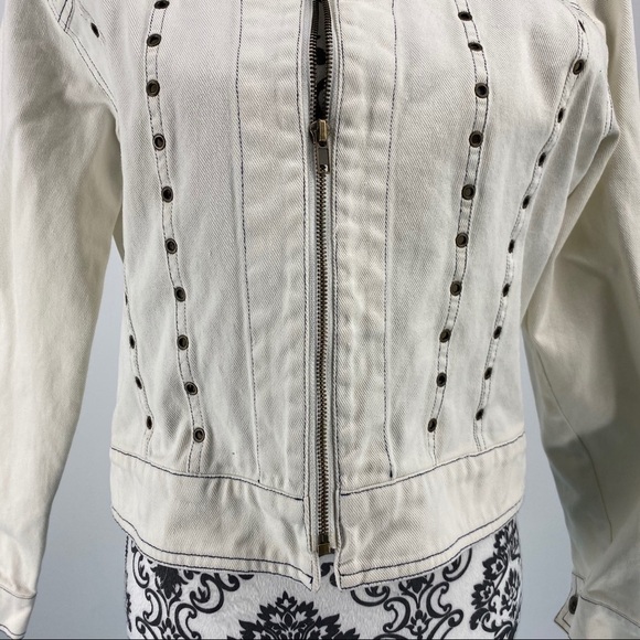 Vintage Clio white denim zip up jacket with silver rivets. Rivet embellished - Picture 5 of 11